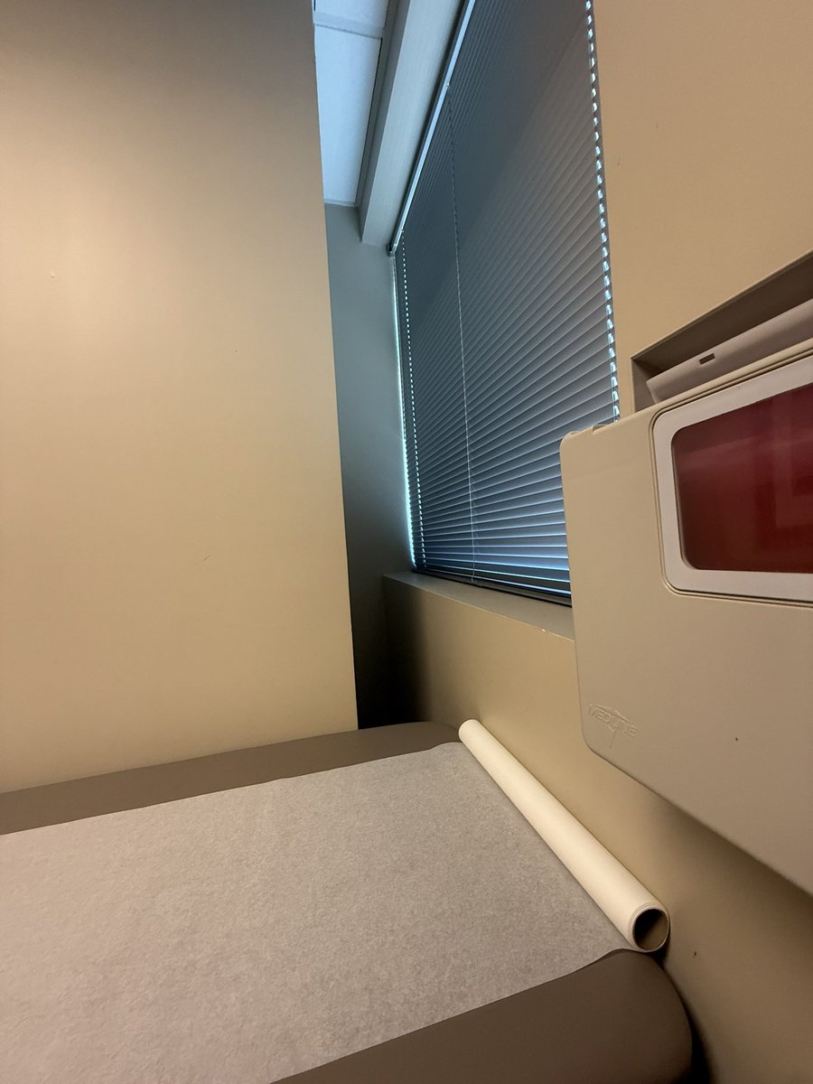 Smokeycoonhound's tweet photo. Well this is just about the most useless little cutout I’ve ever seen. It took work to build that wall like that.. what were they thinking? https://t.co/z9o6xmueFh
