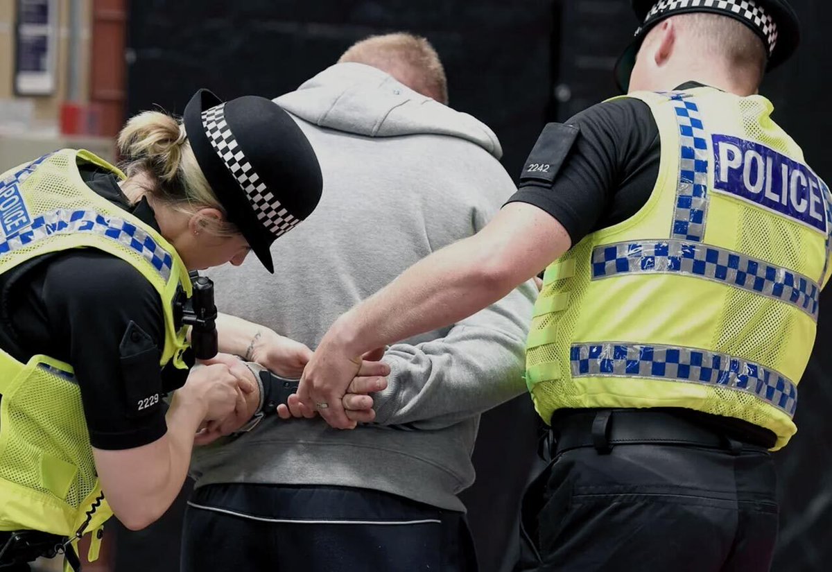 BasilTheGreat's tweet photo. 🚨NEWS: A new report has found that 62,000 people in the UK were arrested for "speech offences" in the last 5 years

@elonmusk was right when he said Britain is turning into Prison Island https://t.co/UE3xFsRDpc