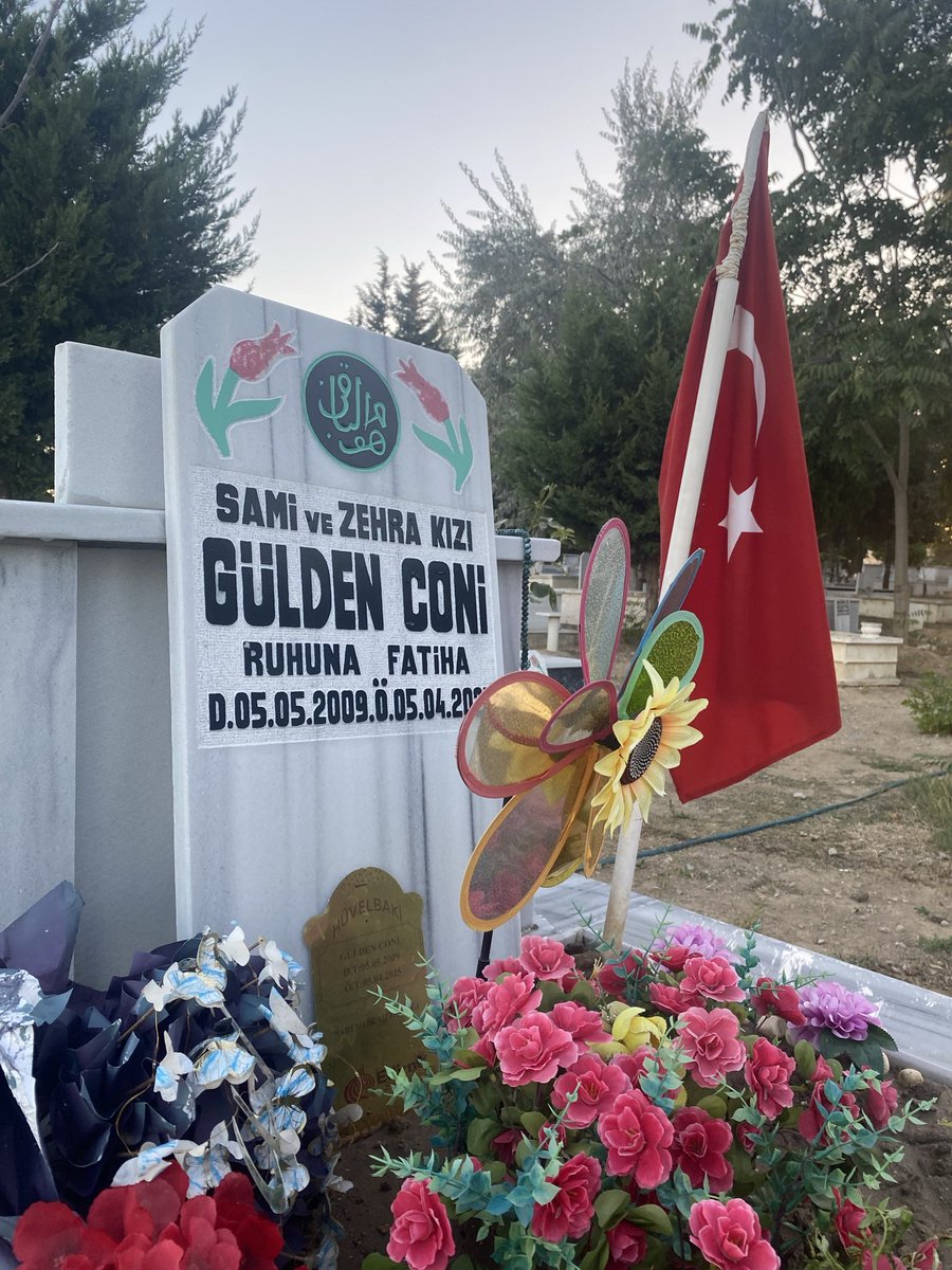 kaderyl0's tweet photo. bir çocuk toprak altında adalet bekliyor onu toprağa sürükleyen kişiler ellerini kollarını sallayarak geziyor!
5 Ekim’ de emsal karar istiyoruz!!
#AyazAilesiTutuklansın https://t.co/2aaoSM6YeI