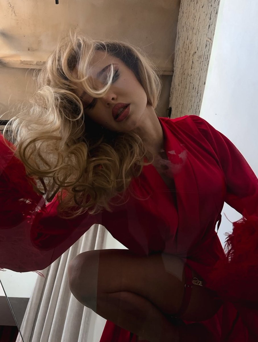 SheTastesOfSin's tweet photo. They keep dreaming, but darling I'm a nightmare — https://t.co/dkFZ06S6BT