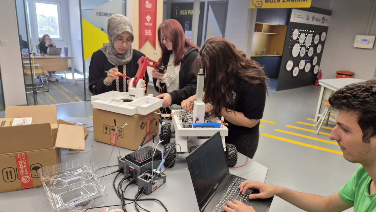 HituKurumsal's tweet photo. Hitit Üniversitesi 9 takım ile TEKNOFEST 2026 finalinde.🚀

TEKNOFEST 2026’da Hitit Üniversitesini HititAITech, ALTEK_PULSE, ALTEK II, HitRange, HitNeural, HittiAIYoungTeam, USTABAŞI, HititFinLex ve Menekşeler takımları temsil ediyor.

✍️ https://t.co/rfQGscq3JX

#HititÜniversitesi @ProfAliOzturk