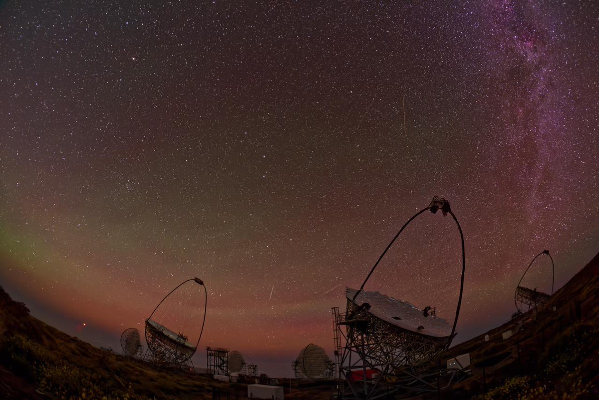 _BIST's tweet photo. 🌌 A cosmic flare from eight billion years ago ✨

The MAGIC and LST-1 telescopes on La Palma have captured an exceptionally bright flare from distant blazar "OP 313"

#BISTCommunity centre @_IFAE is part of the collaboration, which studies the #cosmos

👉 https://t.co/RcdE1PZue6 https://t.co/YRXMk1VyTJ