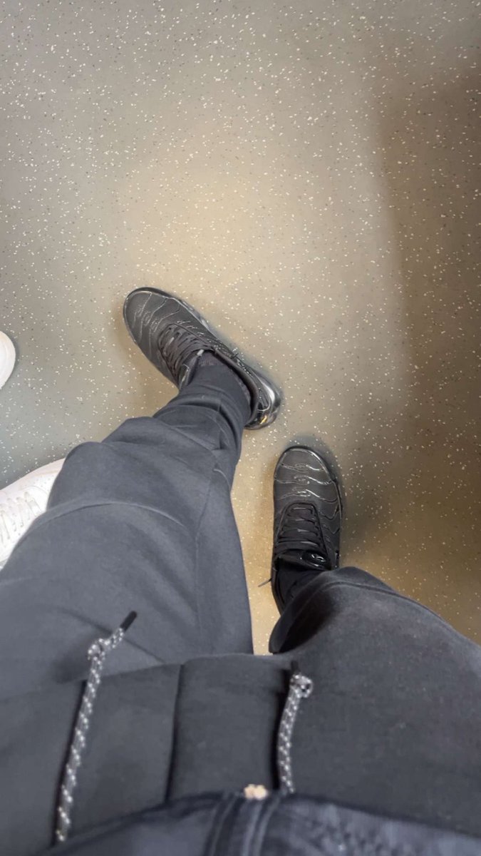 AlphaGoat08's tweet photo. Klękasz i oddajesz całą swoją wypłatę 😈 do nogi psie 

#findom #youngalpha #tn #master #slave https://t.co/PVzTxrAKV7