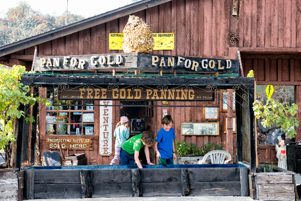 cahighsierra's tweet photo. This #Jamestown spot says it all. Many of the shops in town can provide the tools needed to seek your fortune by wading into the South Fork of the American River like the 49βers. It's time to strike it rich... maybe.
π https://t.co/NnKSP6KdsQ https://t.co/o7fsKT6woV