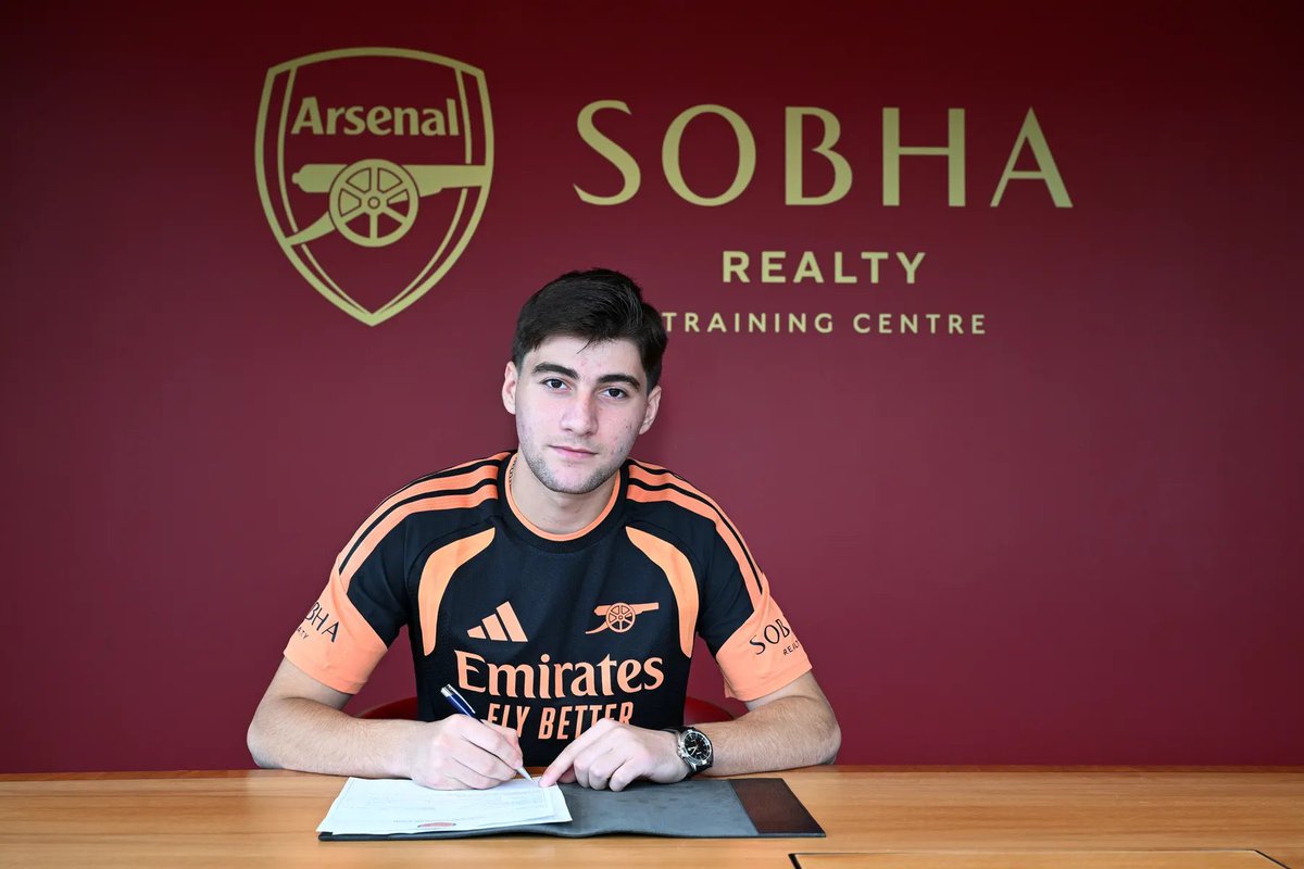 FabrizioRomano's tweet photo. 🔴⚪️🇬🇪 Official, confirmed: Arsenal sign Georgian forward Andria Bartishvili on a deal valid from July 2027.

Georgian talent has completed his move and will join when he turns 18. https://t.co/aKOT6WIZtG