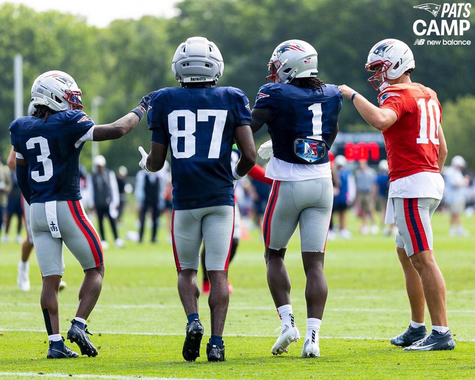 Elliott_snz's tweet photo. Who steps up the most with A.J. Brown���s absence??🤔 https://t.co/wMSs5oOBmN