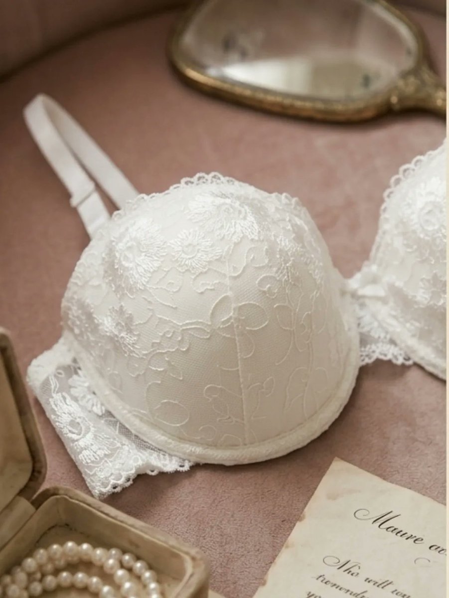 MosesEllerbee's tweet photo. Bold femininity and unforgettable elegance. Soft lace details give you confidence and a sense of luxury in every moment. Treat yourself—you deserve the best. https://t.co/DCsedMOcvE