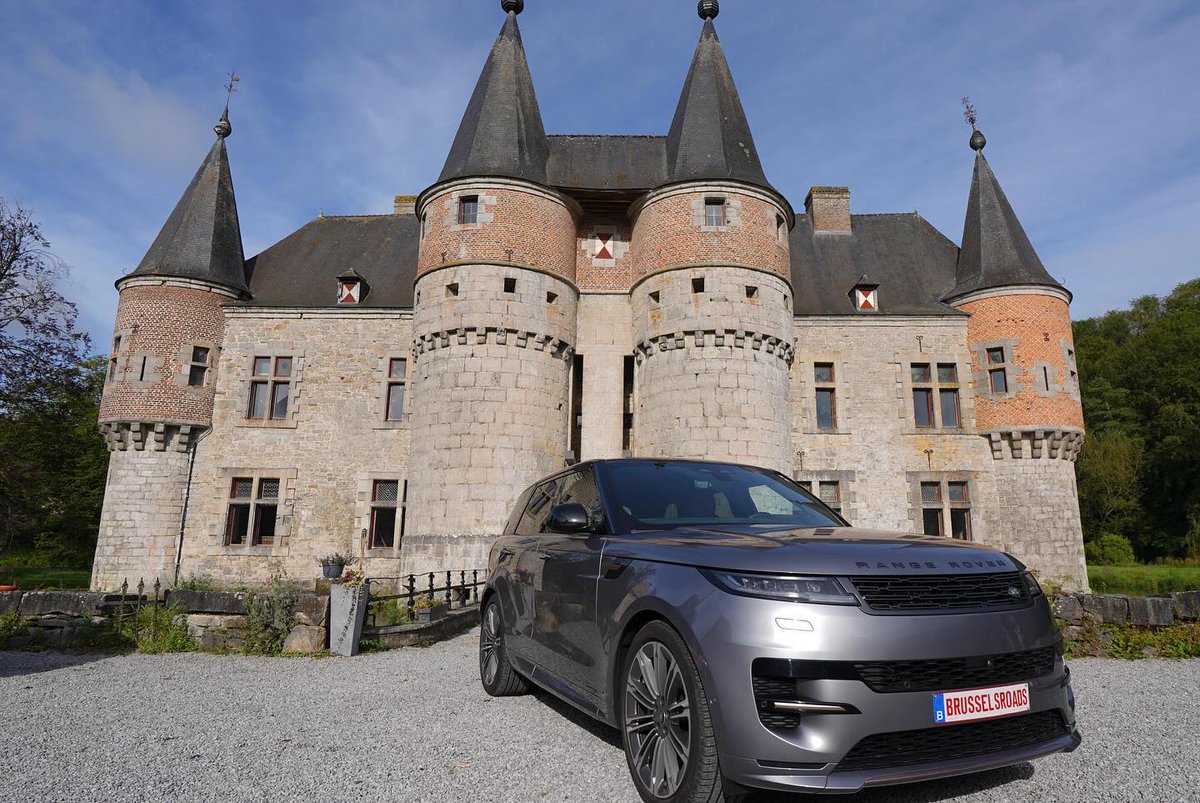 RonTolomeo's tweet photo. The new Range Rover Sport Autobiography blends power, performance and exclusivity. Its Pivi Pro system features a 13. 1-inch touchscreen, while up to 114 km of electric range beats key rivals. Precise handling and rear-wheel steering enhance agility. https://t.co/zyO7lxK3HP