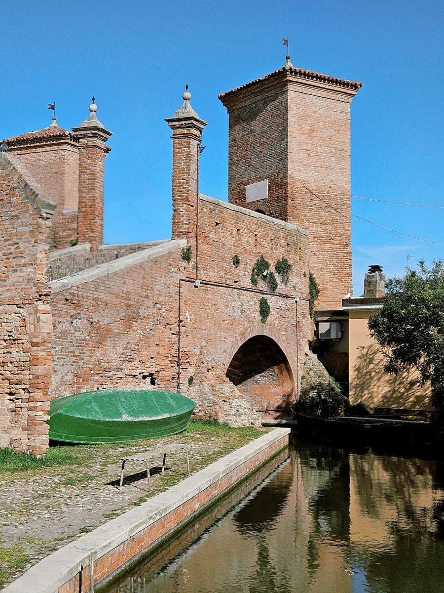 turismoER's tweet photo. Una città che si specchia nei suoi canali, con garbo ed eleganza: a Comacchio l'acqua è un elemento vitale, proprio come l'aria 💧
Ph. enricochiari | #inEmiliaRomagna #VisitEmiliaRomagna https://t.co/3G8CBp9CsG