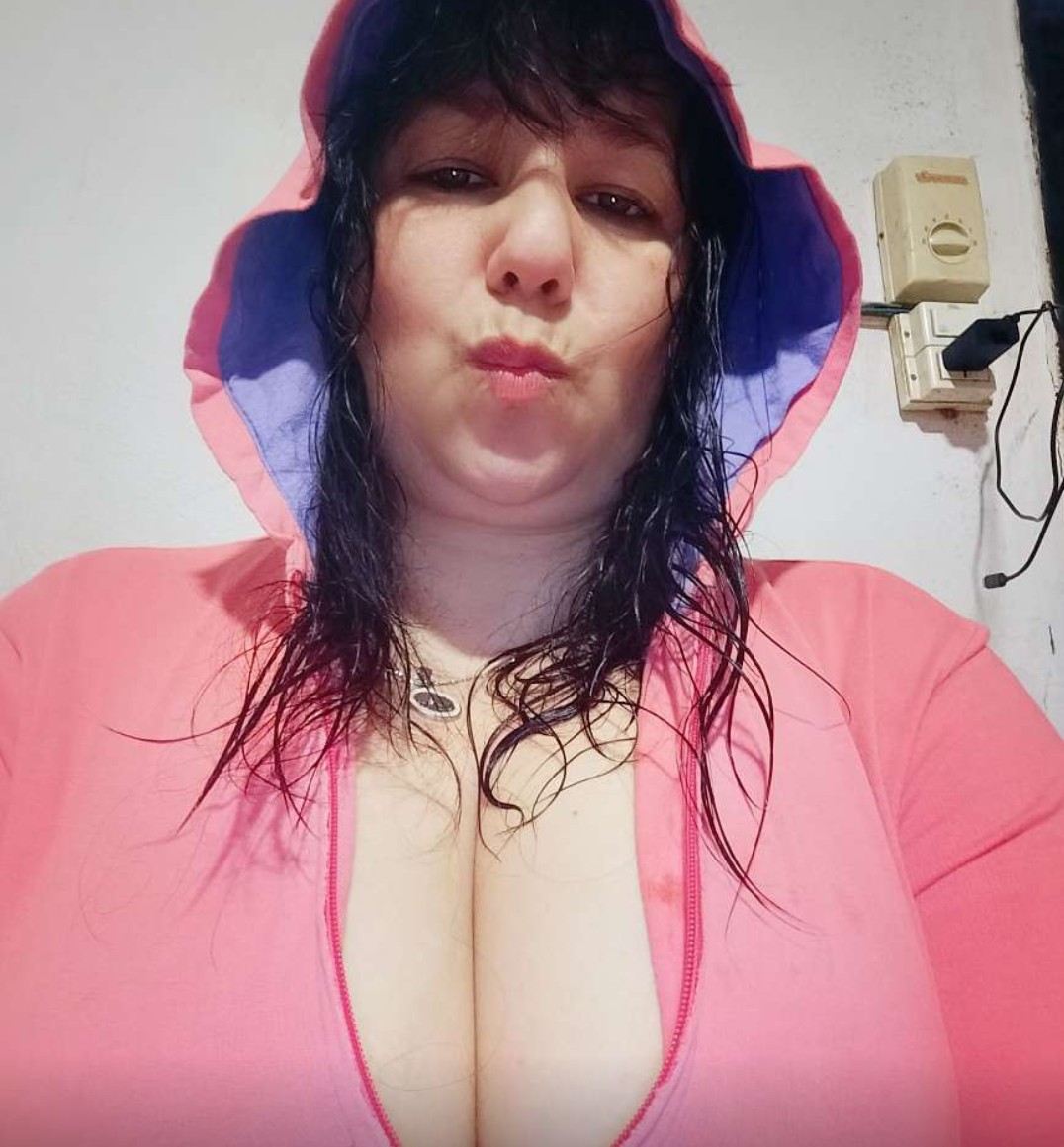 lorereleylove's tweet photo. Acabo de grabar algo que me dejó temblando, pero es demasiado fuerte para subirlo por acá 🥵Menos mal que existe el lugarcito azul 💙✨ (Quédense atentos que hoy ando respondiendo todo por allá). https://t.co/gXu7TckPHQ