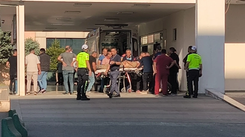 ConflictTR's tweet photo. SONDAKİKA

Iğdır’da askeri aracın devrilmesi sonucu 1 asker şehit oldu, 2 asker yaralandı. https://t.co/5gatD8bWwt