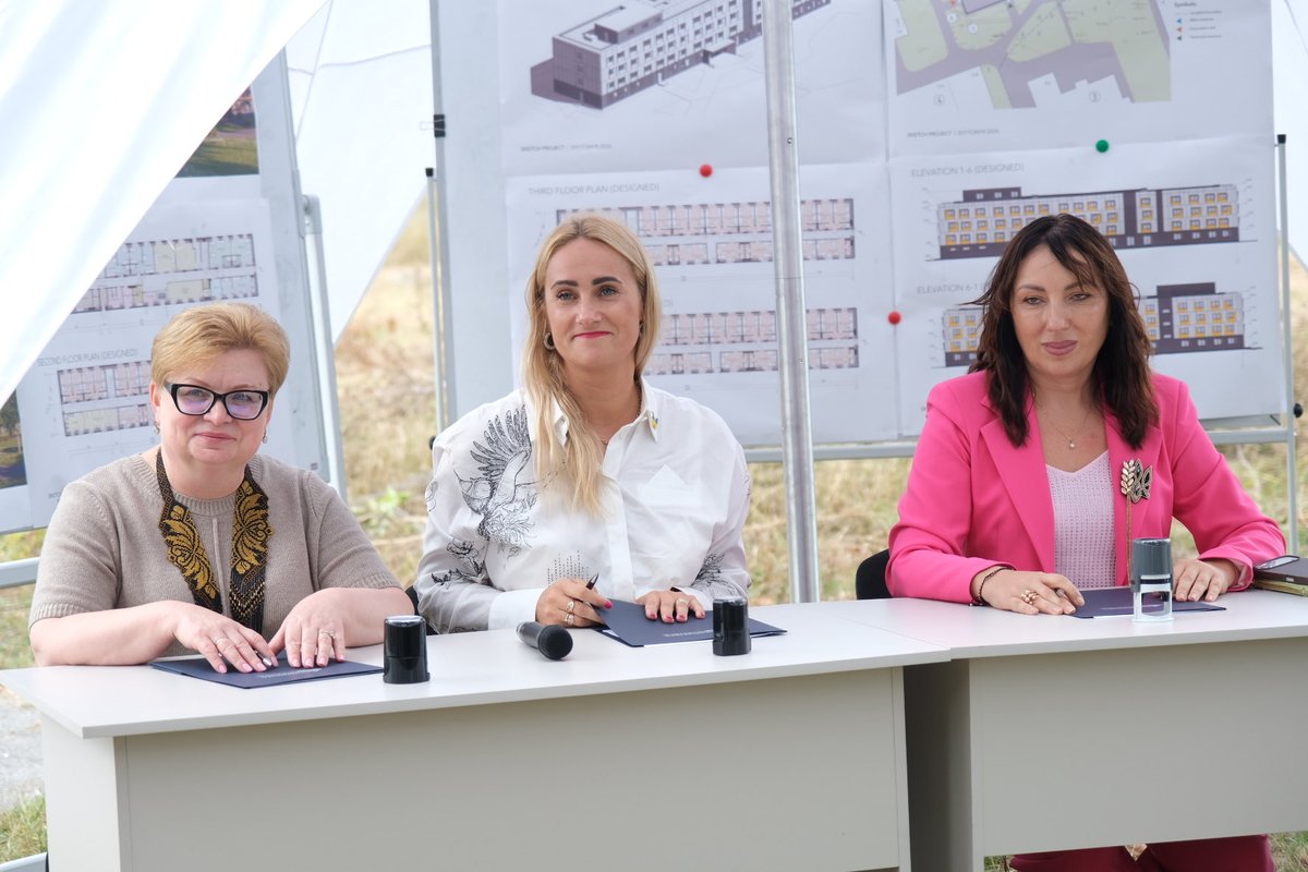 ESTDEVestonia's tweet photo. ๐บ๐ฆ๐ช๐ช #ESTDEV, the City of Zhytomyr, and Zhytomyr Polytechnic State University signed a memorandum launching Ukraineโs first pilot project using prefabricated renovation technology developed and manufactured in Estonia.
The project will reconstruct a dormitory at Zhytomyr Polytechnic using factory-produced facade elements and energy-efficient solutions made in Estonia, demonstrating how Estonian technology and know-how can contribute to Ukraineโs reconstruction.
Read more: https://t.co/bUWj5frmlI
#FromThePeopleOfEstonia