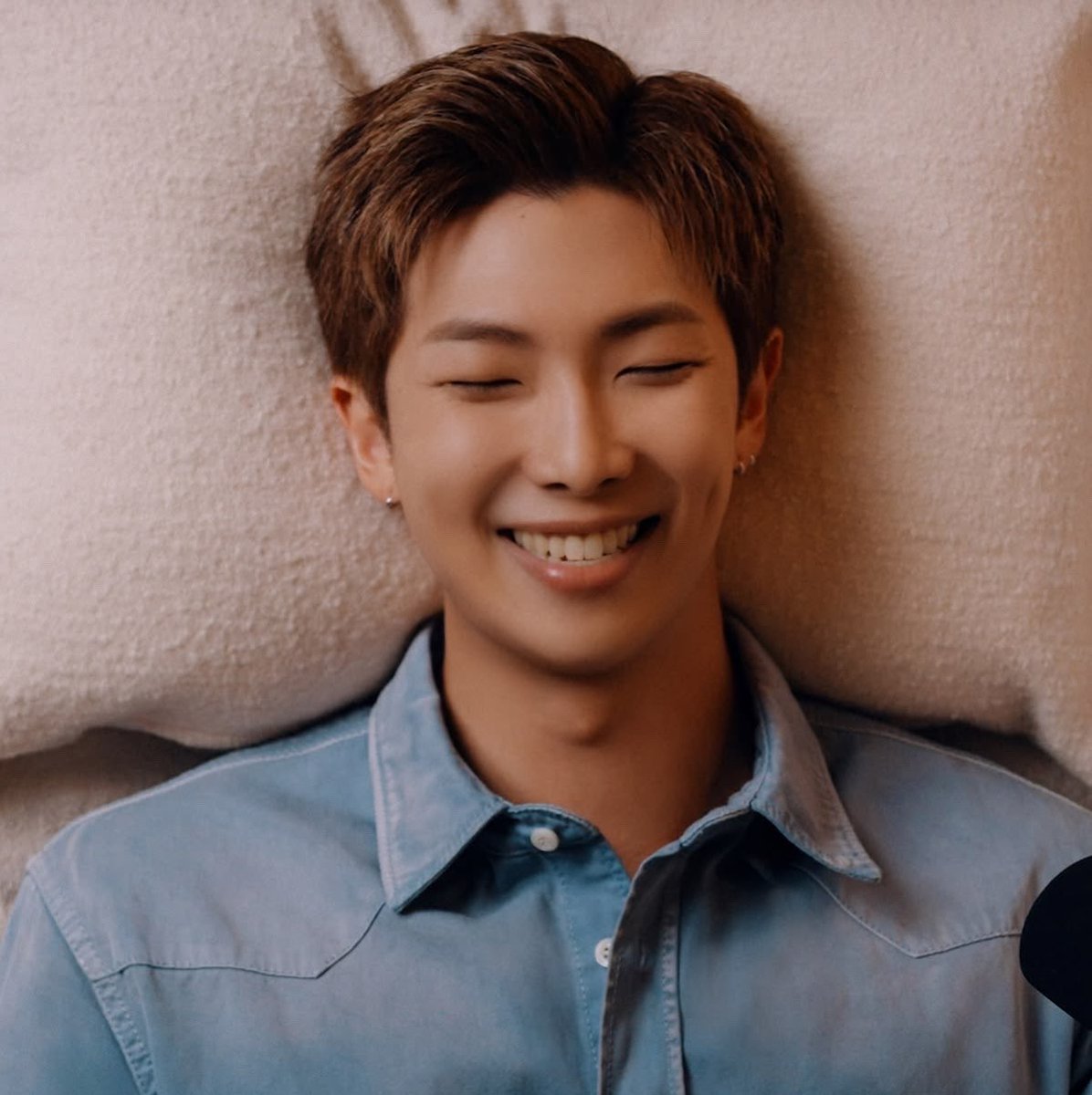 laritaanonimy's tweet photo. kim namjoon e a arte de transformar palavras em abrigo — thread de aniversário. https://t.co/Fyy9pCUohy