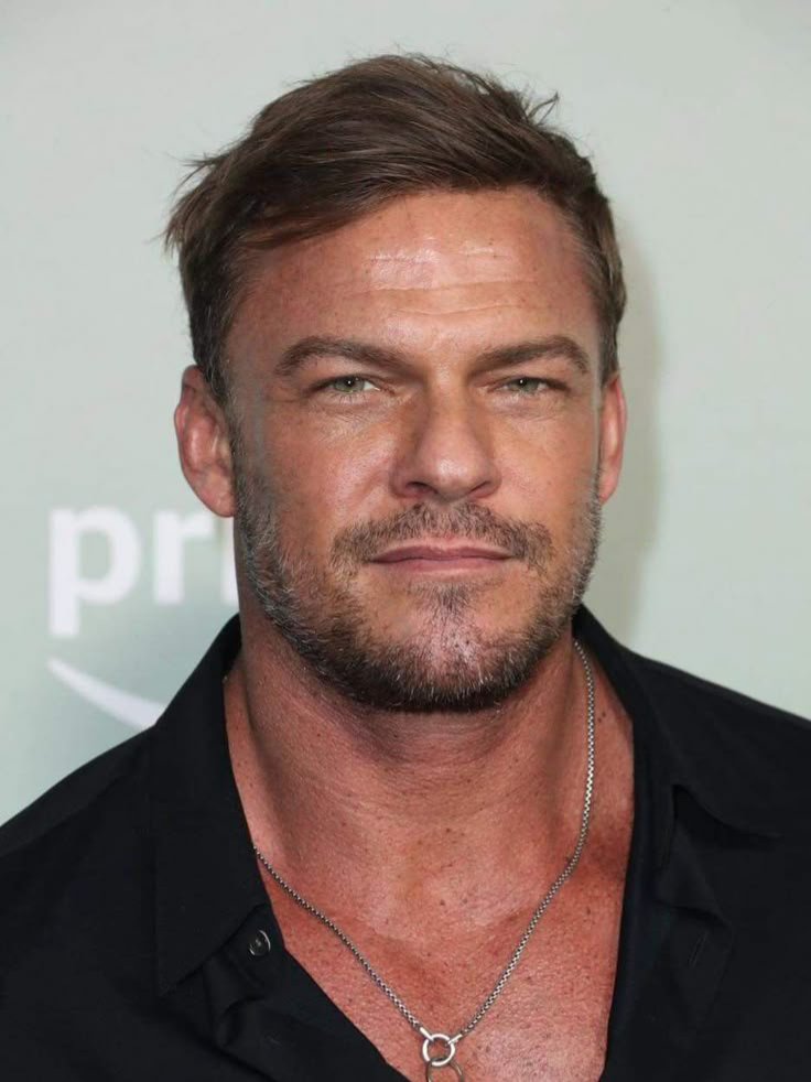 ChaosCrave_'s tweet photo. Alan Ritchson is reportedly 1 of 4 actors being considered by Sony Pictures to star as Solid Snake in the live-action 'METAL GEAR SOLID' movie. 

Via (https://t.co/IkjzncmiJ9) https://t.co/iz2E7LTNih