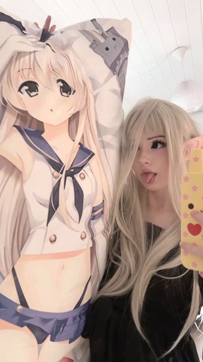 elfjy's tweet photo. body pillow. Again. https://t.co/syd0xZbk4c