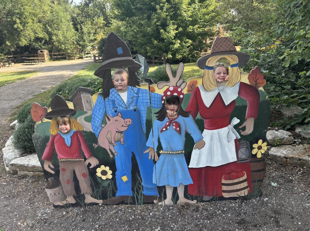 SQThomasElem's tweet photo. Nothing quite transitions us to the fall season like going to the pumpkin patch!  
Kindergarten students spent the day exploring Vala's and picking their favorite pumpkin. https://t.co/XitHKxl2nm