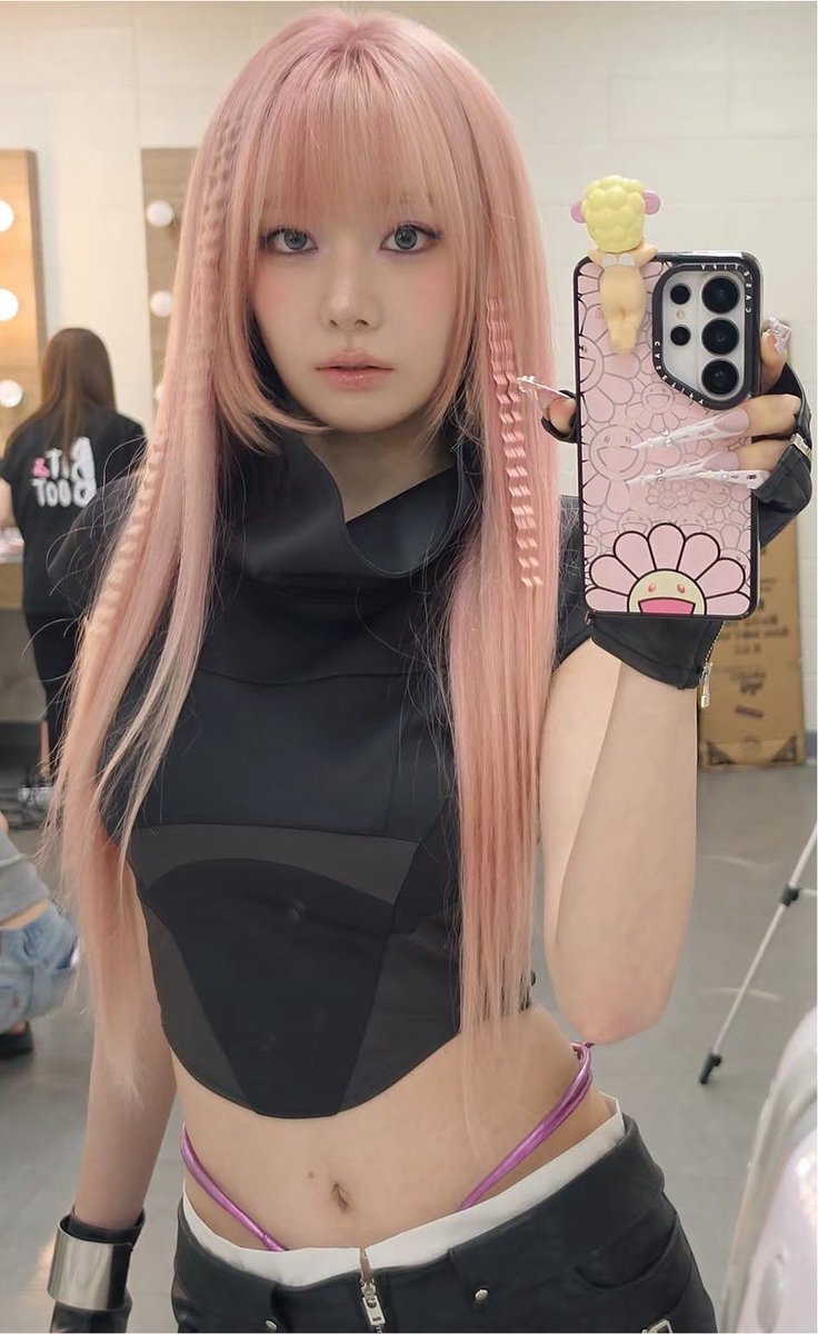 chaeizm's tweet photo. WHAT THE FUCK https://t.co/6TtIIxCqMC