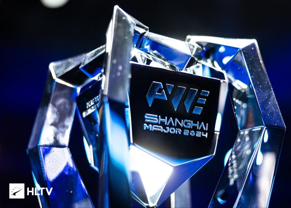 WebsterCS2's tweet photo. frozen VS Major trophy https://t.co/CSSG940nXp