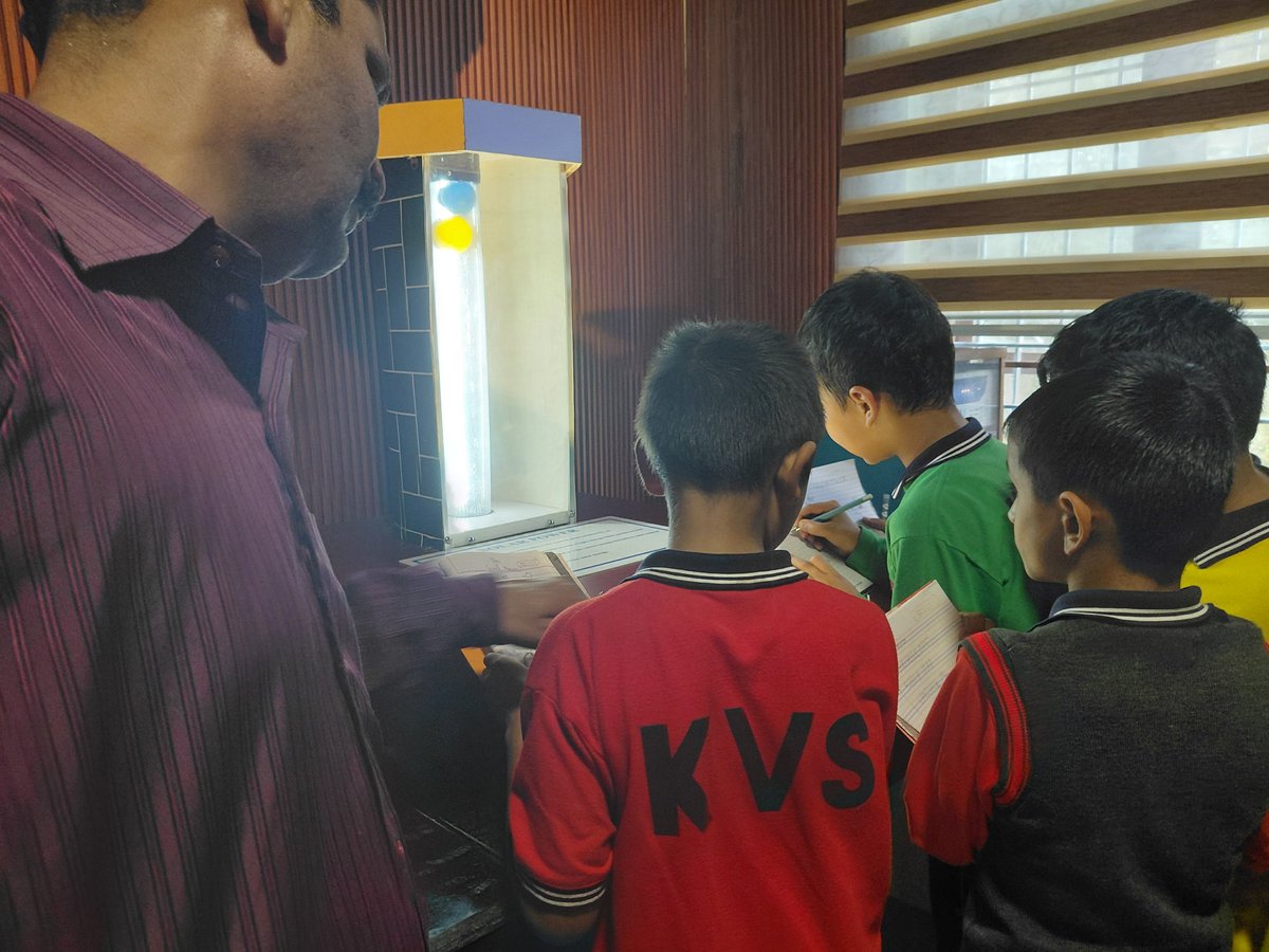 kvpauri's tweet photo. One day field visit to science museum, राजकीय udyan  #kvs
#Learning Experience
 #experiential learning https://t.co/ZkxFRTQbor