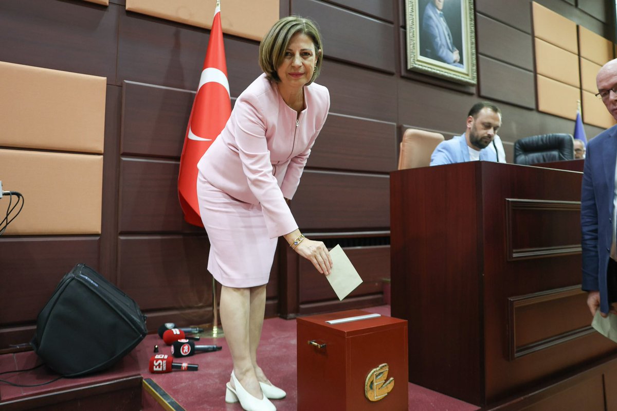 ayseunluce's tweet photo. Eylül Ayı Meclis Toplantımızın 1. oturumunu gerçekleştirdik.

Toplantımızda komisyon üyelerimizi belirleyerek gündem maddelerini ilgili komisyonlara havale ettik.

Meclisimizin 2. oturumu, 17 Eylül Perşembe günü saat 16.00’da gerçekleştirilecek.

Toplantının tamamını YouTube kanalımızdan izleyebilirsiniz.

🔗 https://t.co/fNEyzGk16A