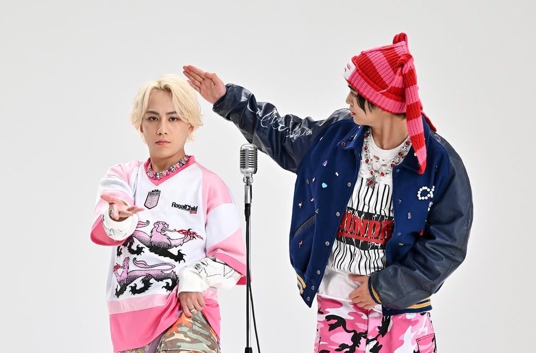 k___r_0917's tweet photo. 手がギリギリ触れていない影横🥺🫶 https://t.co/aHzs7GCngm