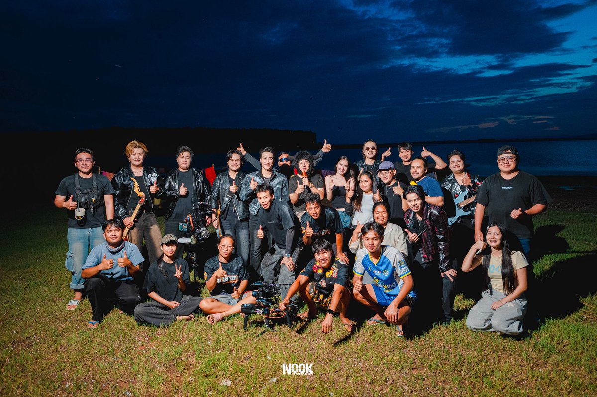 Nook_Official's tweet photo. ปิดกอง MV เพลง #โรคประจำใจ 🎥 ลุยกันตั้งแต่เช้า ยันค่ำ ขอบคุณทีมงานผาฮอม และพี่ๆทุกคน เต็มที่กันจริงๆ ขอบคุณจากใจครับ ❤️

#นุ๊กธนดล #RICHBAND
#NookThanadon
#NookThanadonOfficial https://t.co/RipmO56Ud0