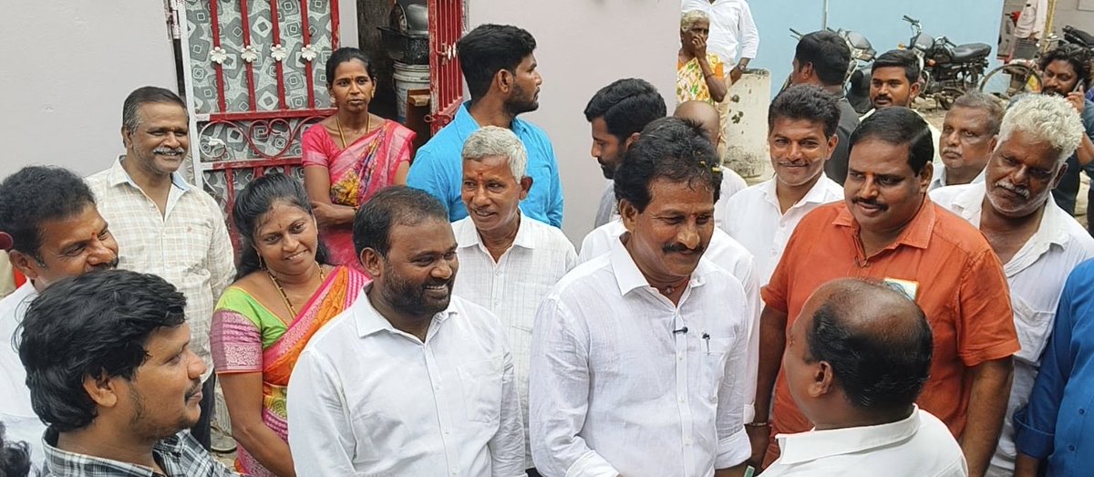PSrinivasJSP's tweet photo. ఈరోజు నరసాపురం పట్టణంలోని 14, 15వ వార్డుల పర్యటనలో శాసనసభ్యులు శ్రీ బొమ్మిడి నాయకర్ గారితో కలిసి పాల్గొనడం జరిగింది.

#JSPForNewAgePolitics #JanaSenaParty 
#Janasena #Narsapuram https://t.co/Wm5Ij2WzlY
