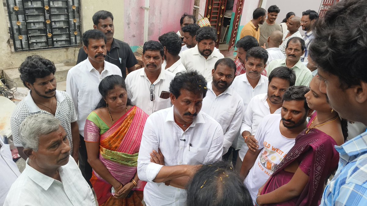 PSrinivasJSP's tweet photo. ఈరోజు నరసాపురం పట్టణంలోని 14, 15వ వార్డుల పర్యటనలో శాసనసభ్యులు శ్రీ బొమ్మిడి నాయకర్ గారితో కలిసి పాల్గొనడం జరిగింది.

#JSPForNewAgePolitics #JanaSenaParty 
#Janasena #Narsapuram https://t.co/Wm5Ij2WzlY