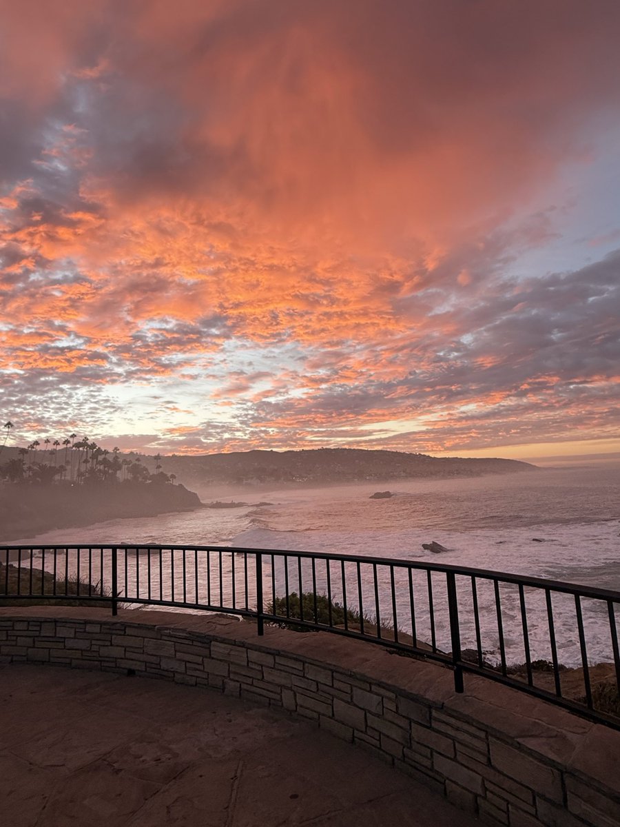 putamaldicion's tweet photo. #lagunaBeach ur gorgeous asf! https://t.co/tE8YcB1FYN
