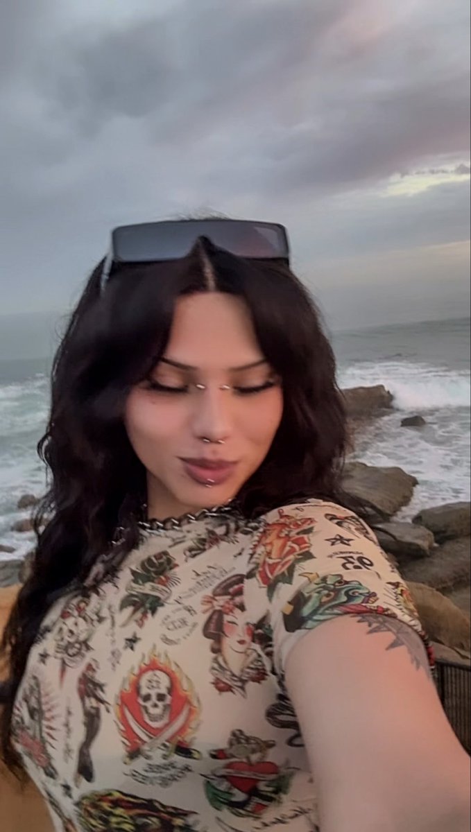 putamaldicion's tweet photo. #lagunaBeach ur gorgeous asf! https://t.co/tE8YcB1FYN