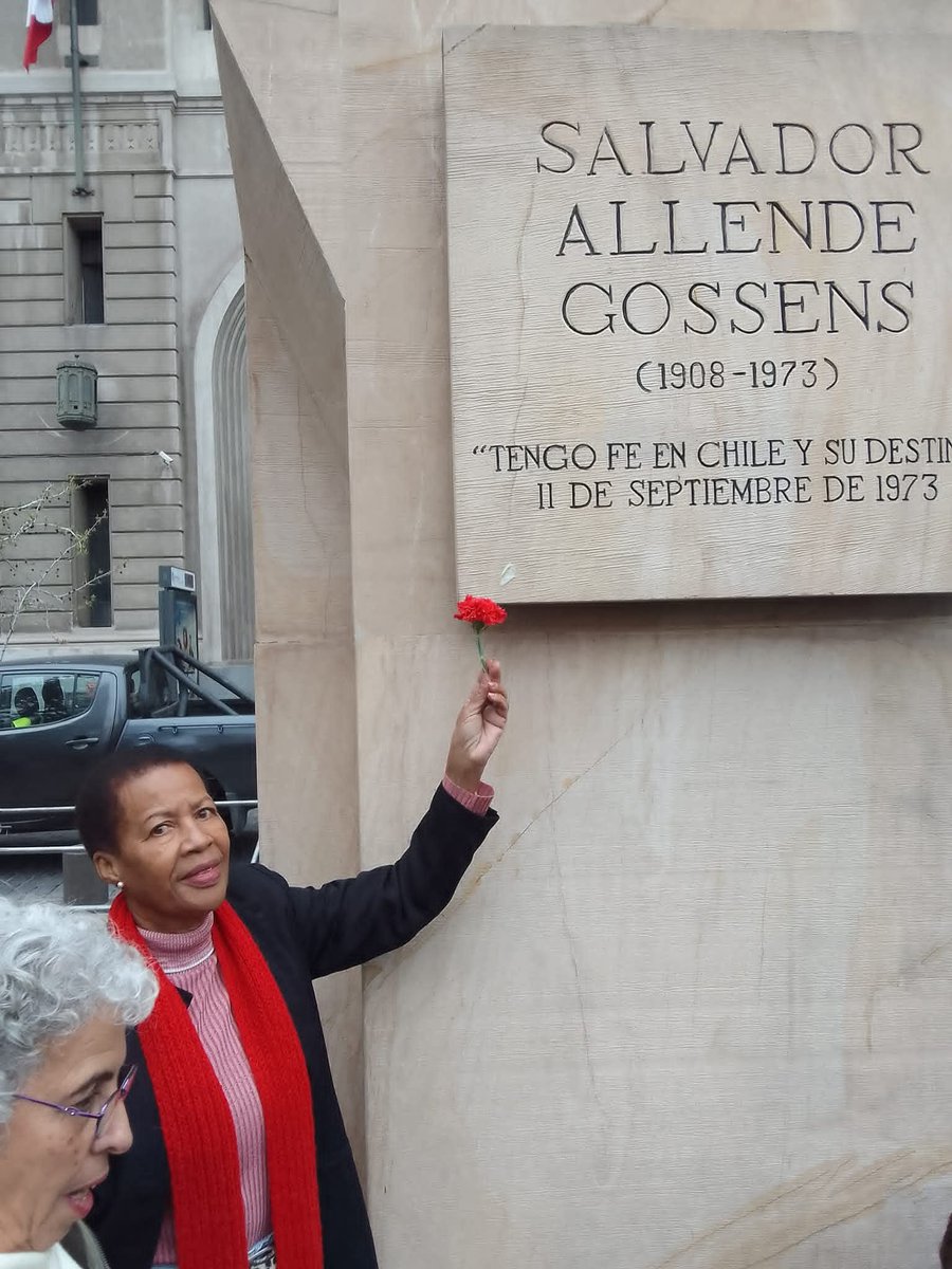 pillamoreno's tweet photo. Hoy 11 de septiembre y el recuerdo perenne de Salvador Allende,  la gran amistad con el Comandante Fidel, la primera visita de la compañera Vilma a Chile y las atenciones brindada por Alicia, la Comunista chilena, que sigue amando a la Revolución cubana. https://t.co/2dekaUjbtK