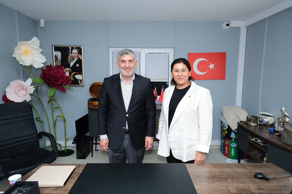 abalin's tweet photo. 📍Bahçeşehir 2. Kısım Mahalle Muhtarımız Sn. Dilek Büyükköstenceli’yi 

📍Bahçeşehir 1. Kısım Mahalle Muhtarımız Sn. Demet Saltık’ı

muhtarlıklarımızda ziyaret ettik.

Mahallelerimizin ihtiyaçlarını, taleplerini ve önceliklerini muhtarlarımızla istişare ettik. Cumhurbaşkanımız Sayın Recep Tayyip Erdoğan’ın ifadesiyle, “Muhtarlarımız, demokrasinin en uç noktadaki temsilcileridir.”

Başakşehirimizin her bir mahallesi için, muhtarlarımızla iş birliği içerisinde çalışmaya devam edeceğiz.

#BaşakşehirÇalışıyor