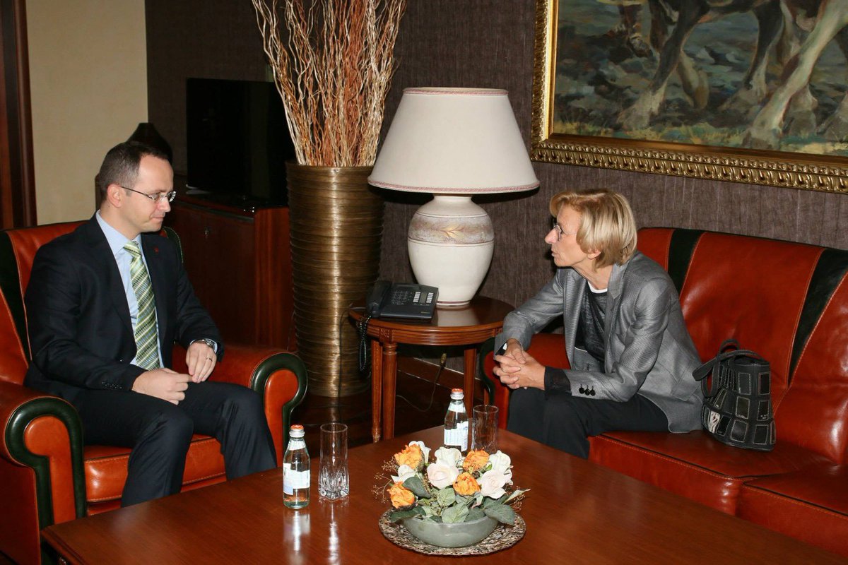 ditmirbushati's tweet photo. Deeply saddened by the passing of Emma Bonino, one of the most distinguished voices for freedom and human rights in #Italy and #Europe. I feel fortunate to have worked with her, and to have learned from her extraordinary wisdom and experience.
Eternal gratitude, Emma. RIP💔🙏 https://t.co/cAMCORGhze