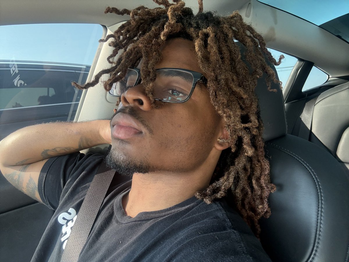c6rey_'s tweet photo. black clark kent 🦸🏽‍♂️ https://t.co/zmL5e16cDQ