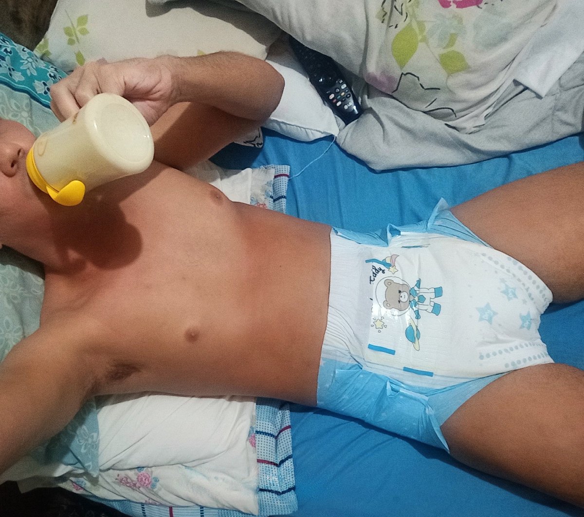 AbdlPaulinho1's tweet photo. Starting the day in the best way! Wearing my lovely Astro Teddy diaper and having some delicious porridge in my baby bottle! 👶🏻🚼👨🏻‍🚀🐻🌠⭐🪐🍼 https://t.co/kjebzrQoLa