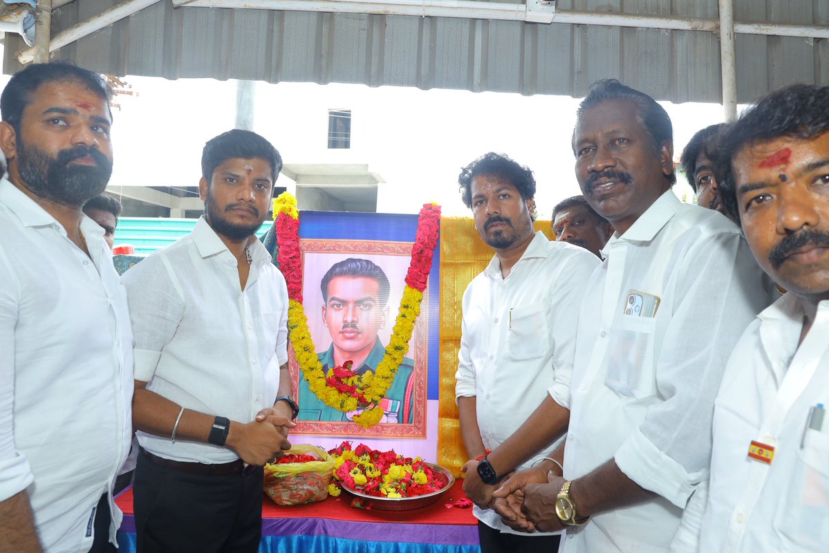 RameshOffcl's tweet photo. சமூக நீதி, சமத்துவம் மற்றும் ஒடுக்கப்பட்ட மக்களின் உரிமைகளுக்காகத் தன் வாழ்நாளை அர்ப்பணித்த வீரத் தியாகி இமானுவேல் சேகரனார் அவர்களின் நினைவு நாளில், அவரது தியாகத்தையும் போராட்டத்தையும் போற்றி வணங்குகிறேன்.

சமத்துவமும் சுயமரியாதையும் நிறைந்த சமுதாயத்தை உருவாக்க அவரது பாதையில் பயணிப்போம்!

மாண்புமிகு தமிழ்நாடு முதலமைச்சர் @CMOTamilnadu அவர்கள் வழிகாட்டுதலில் இன்று கும்பகோணத்தில் தியாகி இமானுவேல் சேகரனார் அவர்களுக்கு மரியாதை செலுத்தப்பட்டது. 

@TVKVijayHQ | @TVKPartyHQ