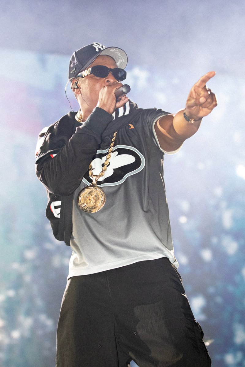 ModernNotoriety's tweet photo. JAY-Z wore a custom Louis Vuitton jersey by Pharrell for his 30th anniversary concert at the Stade de France 🇫🇷 https://t.co/uVrv6OhXgb