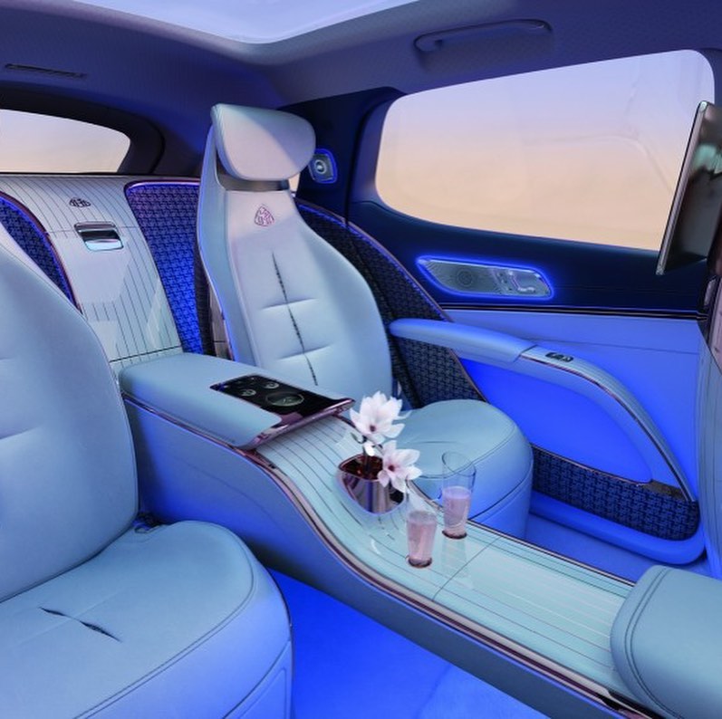 EmeraldManchini's tweet photo. Mercedes-Maybach expands its portfolio with a luxurious all-electric SUV. Introducing the Concept Mercedes-Maybach EQS—a preview of the first fully electric Maybach production model. https://t.co/mUhDE0Qs4f