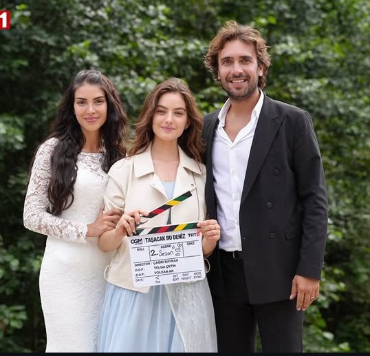 yasmine_018's tweet photo. Geldi, ama beklediğim gibi değildi🎬
#esdil #TaşacakBuDeniz https://t.co/z9O7RZ82Jm