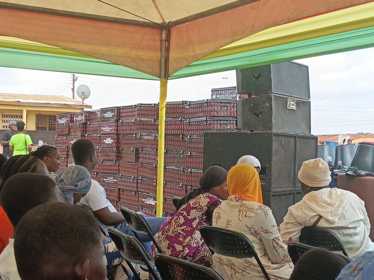WisdomKEHammond's tweet photo. Greater Accra Regional Minister, Hon. Linda Ocloo Supports Over 1,000 Fresh SHS1 Students (BECE graduates) With Mattresses, Trunks and More

https://t.co/bSpaQeRYMv

Join us on WhatsApp Channel: https://t.co/tdGh2IGGmY https://t.co/zK9x5XW9W8