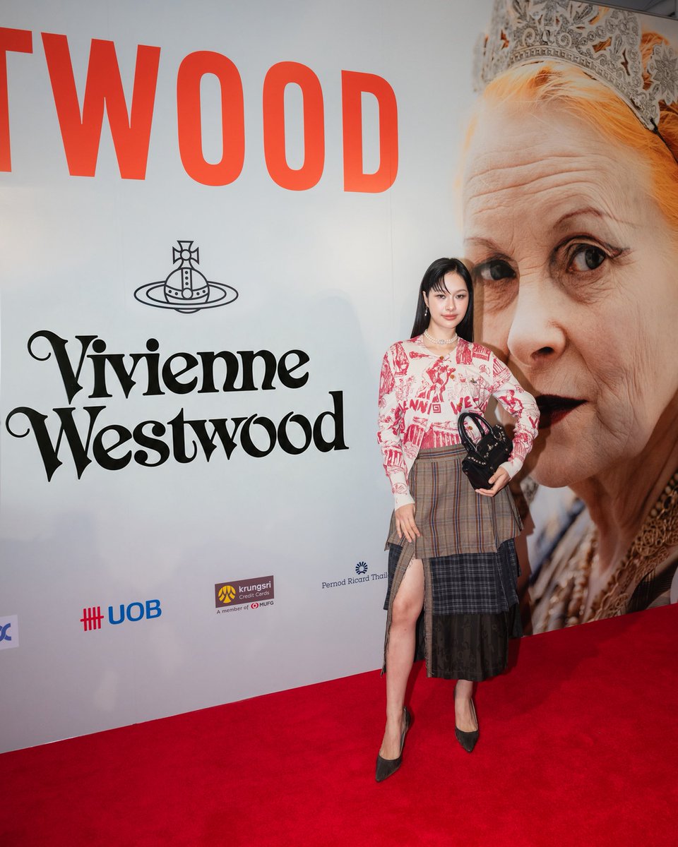 Centralnews's tweet photo. Special thanks to @hirunkit_, @panlyyy, @new_chayapakkkk and Jibbierubie for attending the opening of the ‘Vivienne Westwood &amp; Jewellery’ exhibition, and bringing our historical looks to life.

11 Sep - 23 Oct 2026
The Event Hall, 2nd Floor, Central Chidlom https://t.co/jn5K2ep0qb