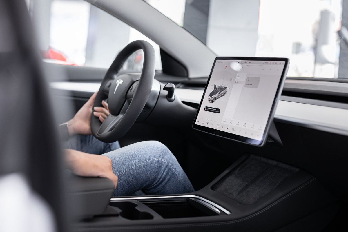 AlperAslan551's tweet photo. Weekend furniture pickup. Honestly, Parking visualization made an awkward space simple. The software makes the truck feel newer over time. $TSLA #FSD https://t.co/gr254Stqnl