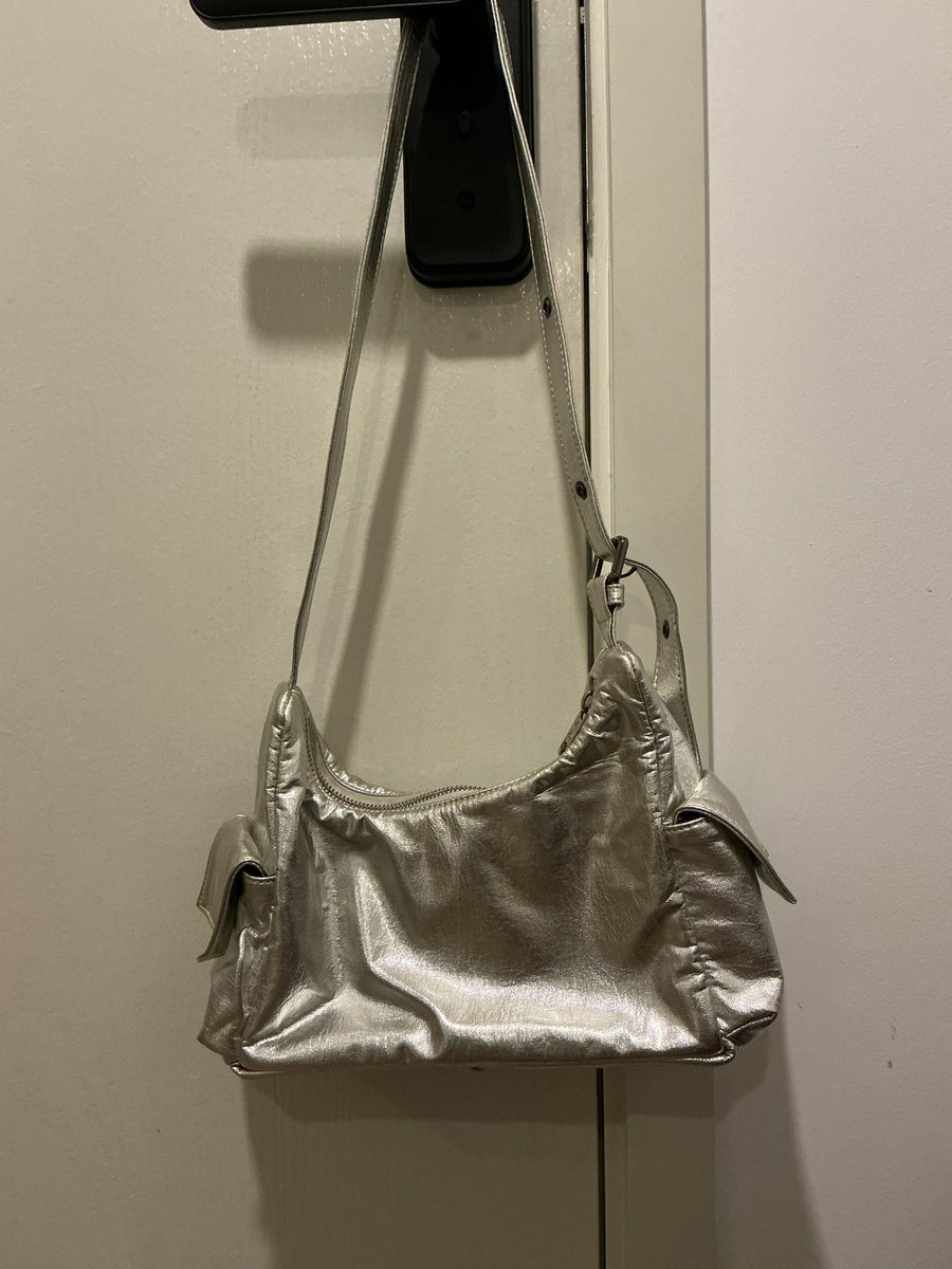 wanouan_'s tweet photo. ส่งต่อกระเป๋า SAMO ONDOH
 Pocket Mug Bag M - nappa silver  
690 บาท  ที่ไทยปกติขายกัน 4000+

ยินดีถ่ายให้ดูทุกมุมค่ะ https://t.co/T2sOrh4lx8