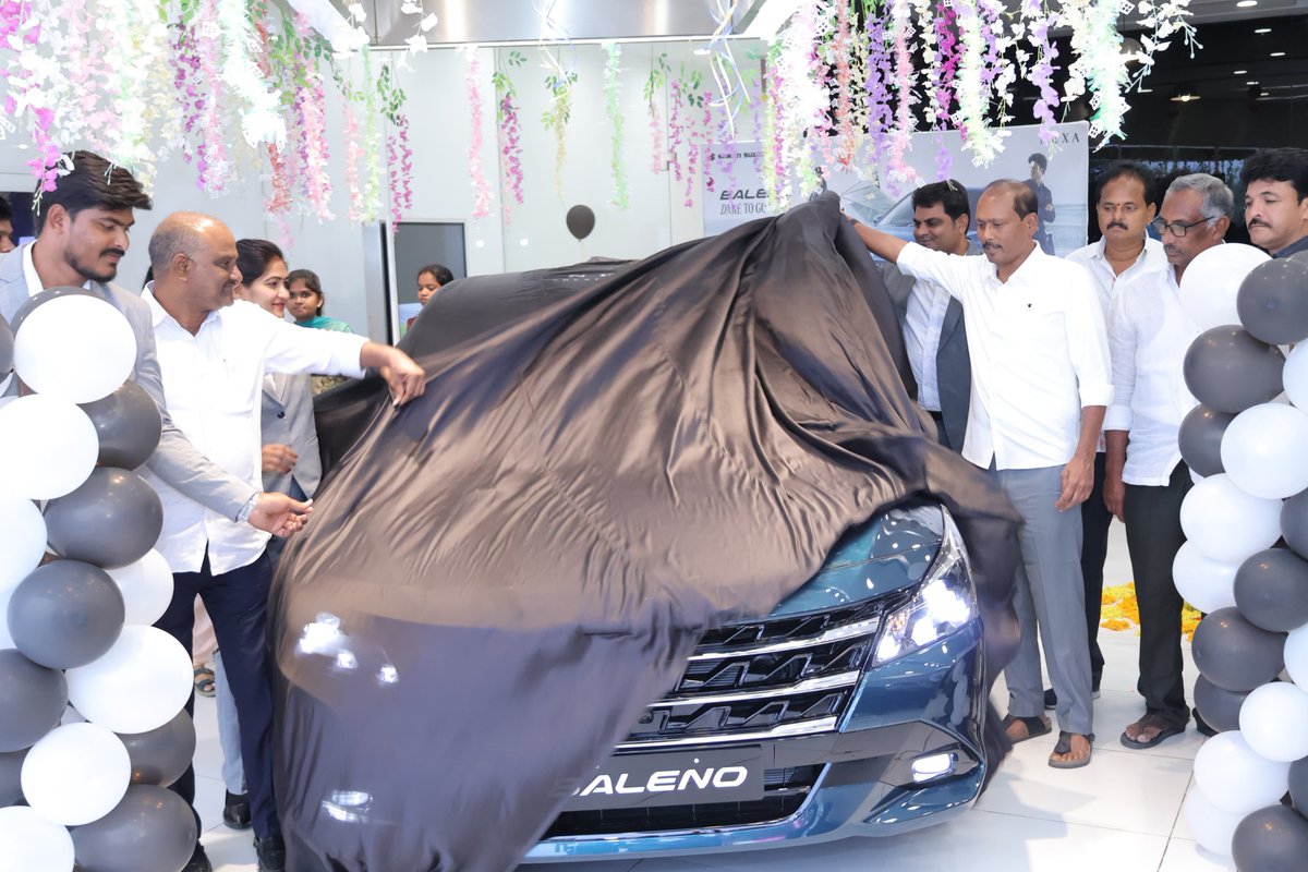 BnVijayKumar_Bn's tweet photo. ఒంగోలు నగరంలో గవర్నమెంట్ ITA కాలేజీ ఎదురు జయలక్ష్మి ఆటోమోటివ్స్ నందు నూతన  NEXA బాలోనో కార్ ను ఆవిష్కరణ చేశాను..
#Nexa 
#nexabaleno 
#BnVijayKumar 
#TdpSanthanuthalapadu 
#MLAVijayKumar 
#TeamBN 
#AndhraPradesh https://t.co/ZNZctMOA97