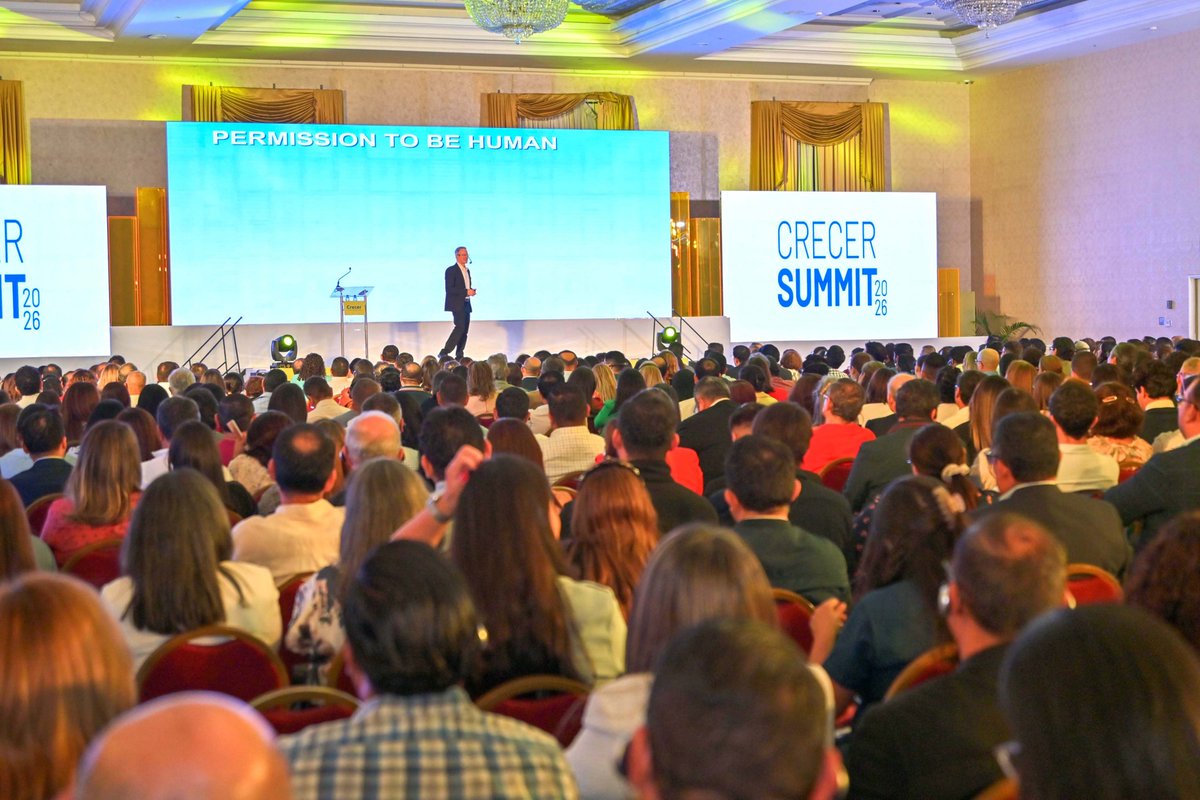 AFPCrecer's tweet photo. Más de 700 asistentes y más de 500 visualizaciones en YouTube hicieron del #CrecerSummit2026 una experiencia memorable. 🙌

Junto a Tal Ben-Shahar, exploramos herramientas prácticas para construir bienestar, equilibrio y felicidad desde la ciencia.

#SomosCrecer https://t.co/SFec4OcVqf