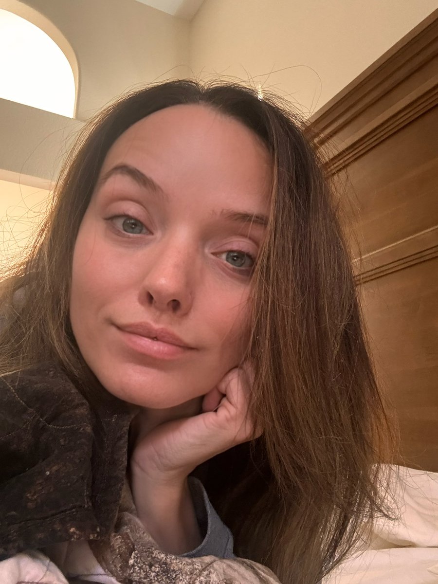 PristineEdgeSFW's tweet photo. Happy FriYay! ☀️
What’s on the agenda today?

I’ll give you a hint about my schedule
 🧖‍♀️ 💆‍♀️ 💅 👑 https://t.co/1pqWnCrrGK