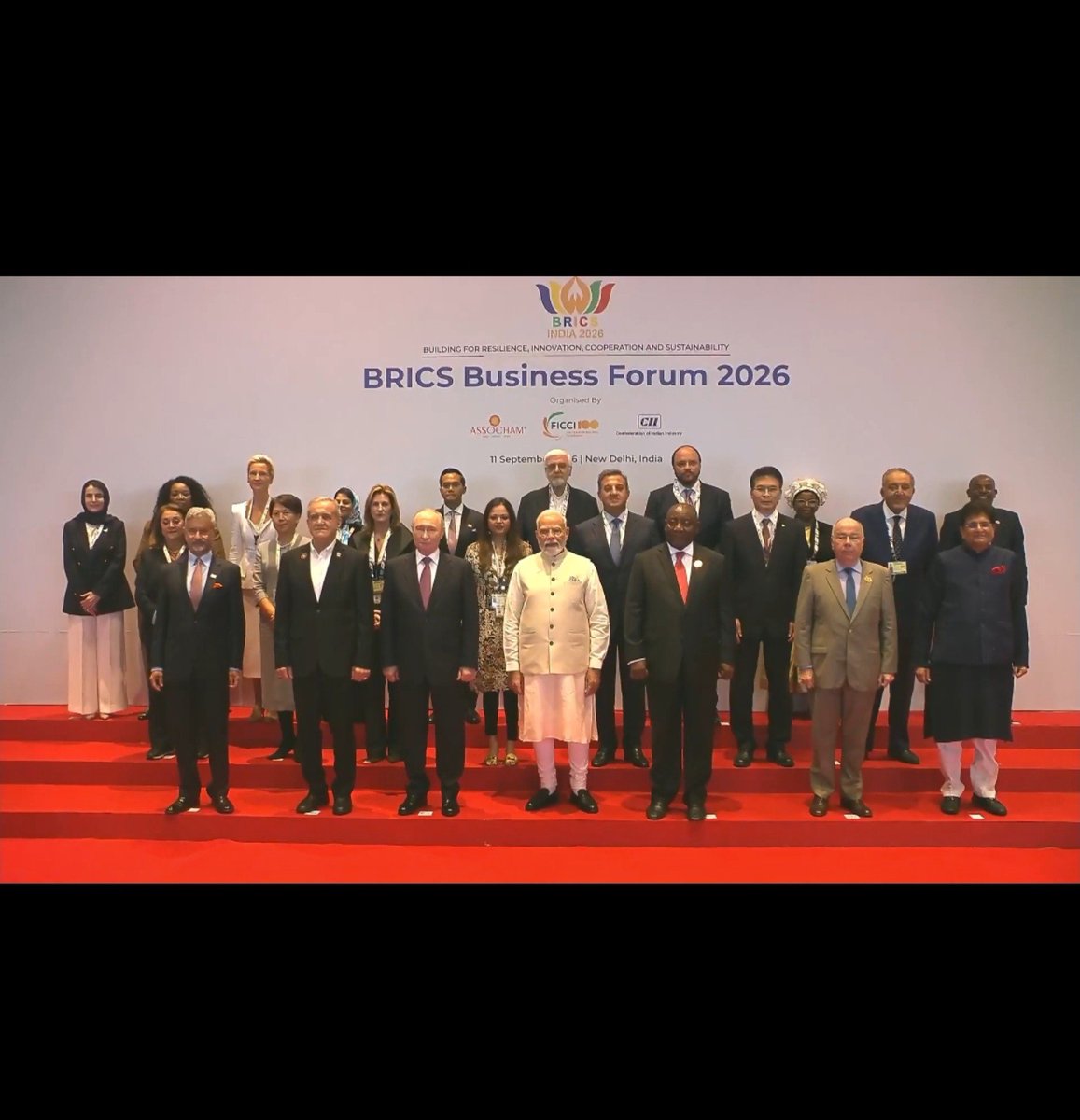 BJPFORGREENLAND's tweet photo. #WATCH | PM @narendramodi, along with fellow BRICS leaders, poses for a group photograph at the BRICS Business Forum 2026.

@BricsIndia2026 @MEAIndia #BRICS2026 #BRICSIndia2026 #IndiaBRICSChairship #BRICS26OnDD https://t.co/sYw17bjxOP