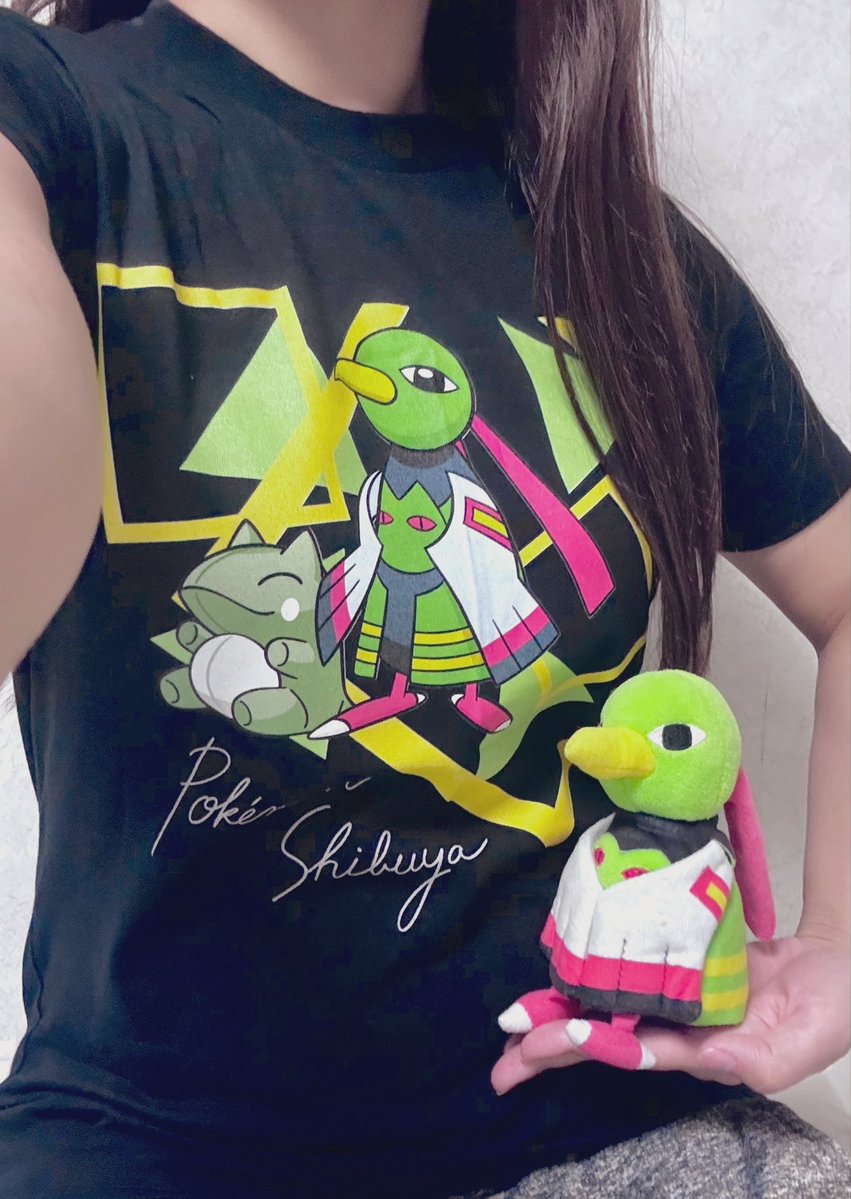 Kaitou1412go_'s tweet photo. ポケセン渋谷のTシャツラボレポも！
マイナーポケ推しは特に行くべき！作るデザイン次第ではギリ普段着で着れそう（？）なの有難い
オーバーが似合わない私は子供用の150にしたら首と腕が狭すぎて絶対に太れないです
平日でしたが10時（開店）整理券発行→13時制作→14時受け取りでした！ご参考までに https://t.co/wuqxvHVBEB