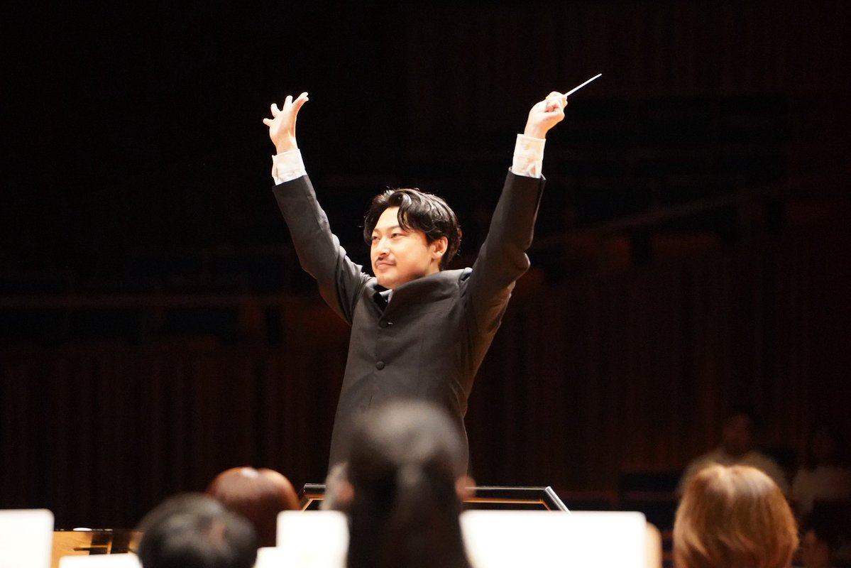 TKWOJapan's tweet photo. タイ公演の1公演目が終演しました！各曲ごとにお客様からの熱狂的な歓声をいただきました👏🏻✨
アニメ「カウボーイビバップ」主題歌の「Tank！」ではT. Sax松井とA. Sax五十嵐がソロを披露しました！
明日も公演をさせていただきます！
#TKWO https://t.co/1XZUEoB2Ag
