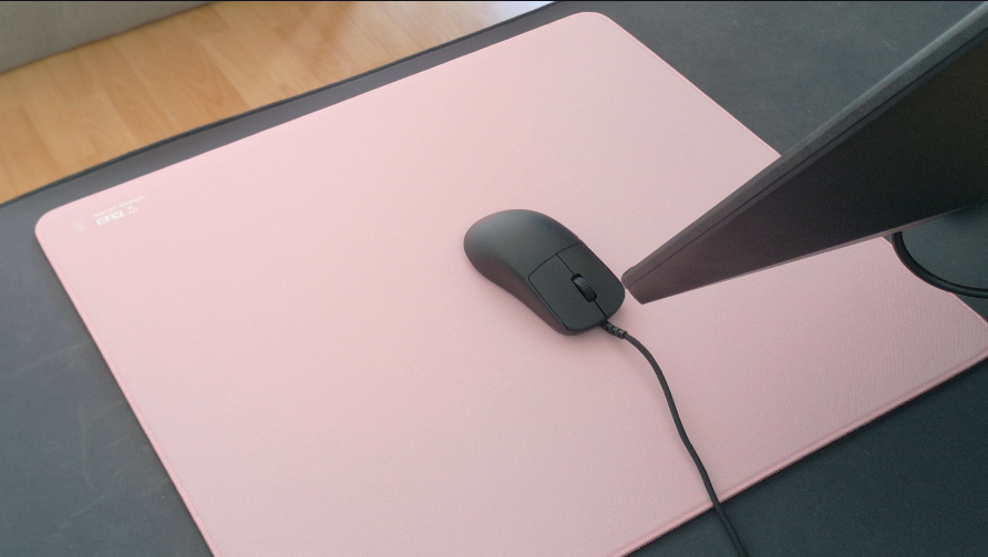 vSwipp's tweet photo. new mouse + mousepad, this combo feels illegal🔥
(handcam soon)

@pureaim_hq | @AtkGear | @endgamegear https://t.co/Ox3J0DundD